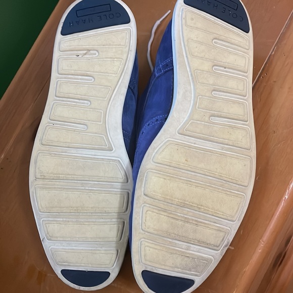 Blue Suede Cole Haan shoes perfect for all occasions - Picture 4 of 4